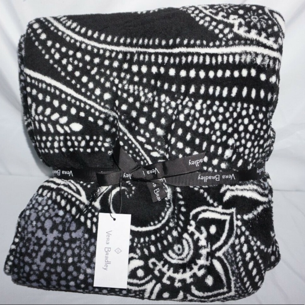 NEW Vera Bradley Plush Throw Stellar Paisley